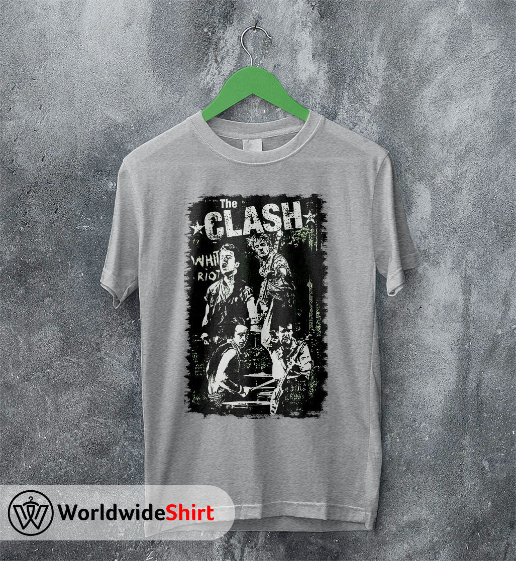 Clash t-shirt riot. Há um choque constante de opiniões…