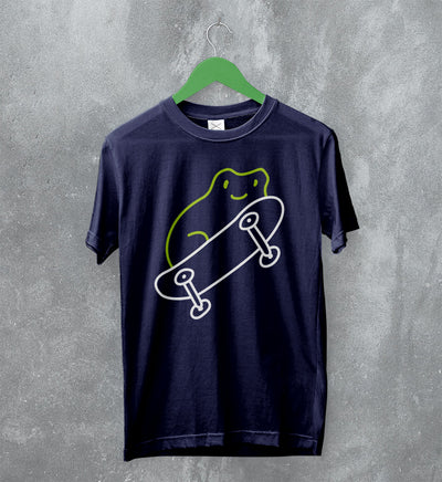 Frog T-Shirt Green Frog on a Skateboard Tee Animal Lover Shirt Retro Aesthetic