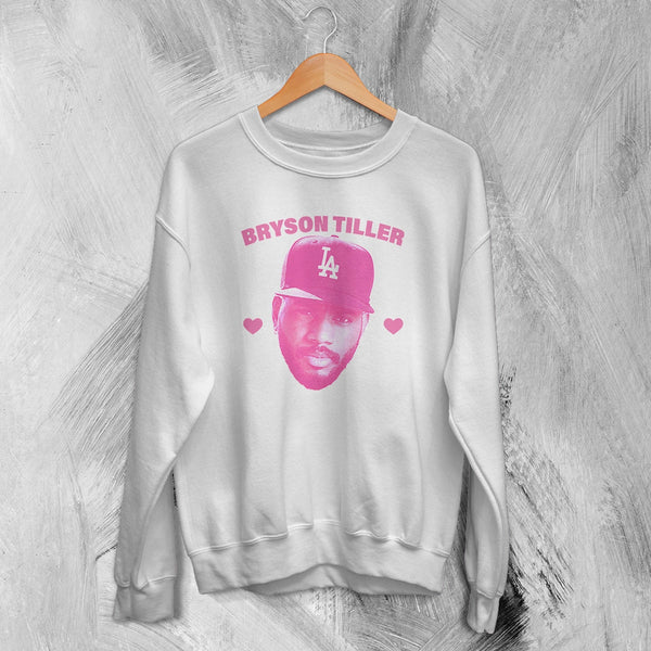 Retro Bryson Tiller Sweatshirt Rapper Bryson Tiller Shirt Vintage Rap Fans Crewneck - White - WorldWideShirt