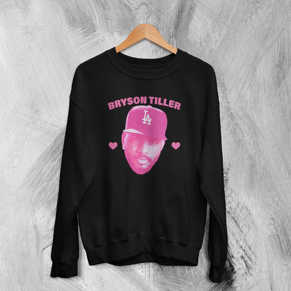 Retro Bryson Tiller Sweatshirt Rapper Bryson Tiller Shirt Vintage Rap Fans Crewneck - Black - WorldWideShirt